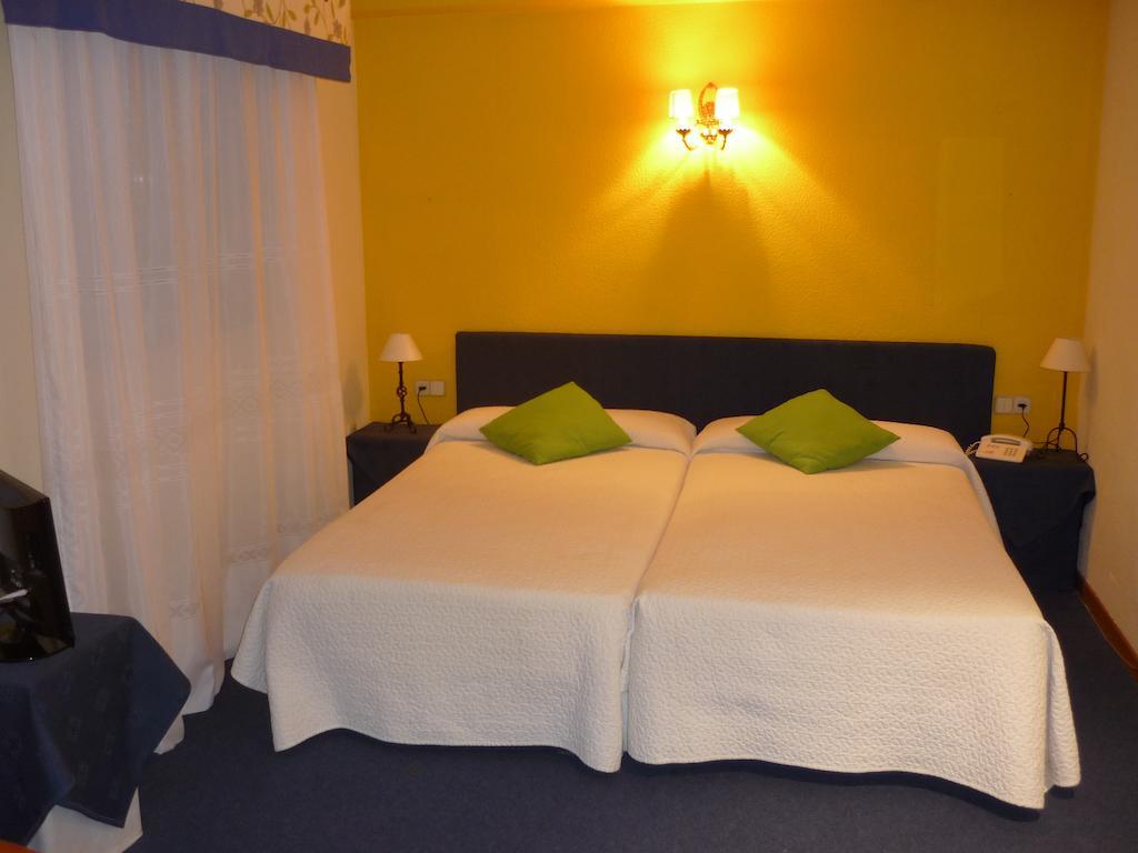 Hotel Reconquista Алзира Стая снимка